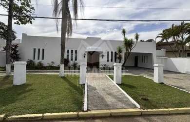 Imagem: A casa em condomínio possui 4 Dormitórios, 5 Banheiros, 4