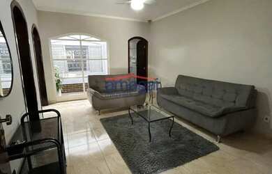 Imagem: A casa possui 3 Dormitórios, 2 Banheiros, 3 Vagas na garagem