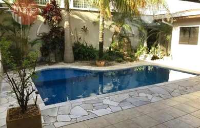 Imagem: A casa à venda possui 4 Dormitórios, 5 Banheiros, 5 Vagas