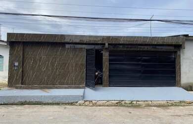 Imagem: A casa possui 2 Dormitórios, 2 Banheiros, 3 Vagas na garagem