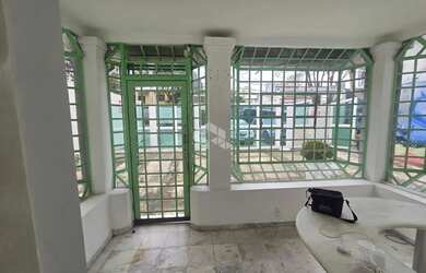 Imagem: O depósito possui 5 Vagas na garagem, 510m² de Área e está