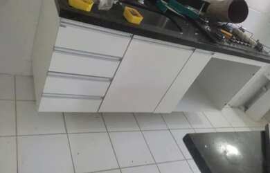 Imagem: O apartamento possui 2 Dormitórios, 1 Banheiro, 1 Vaga na garagem