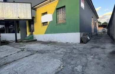 Imagem: O depósito possui 5 Vagas na garagem, 350m² de Área e está