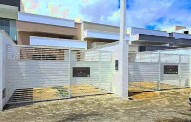 Imagem: A casa possui 3 Dormitórios, 2 Banheiros, 2 Vagas na garagem