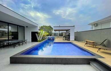 Imagem: A casa em condomínio possui 4 Dormitórios, 5 Banheiros, 5