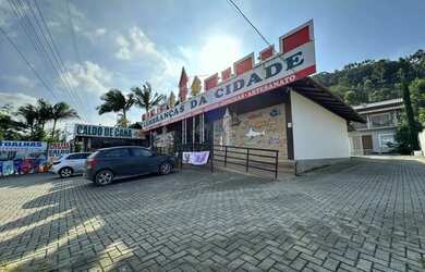 Imagem: O depósito possui 5 Vagas na garagem, 345m² de Área e está