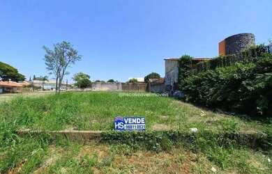 Imagem: O terreno à venda possui e está localizado em Maria Luiza