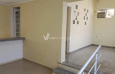 Imagem: A casa possui 4 Dormitórios, 4 Banheiros, 4 Vagas na garagem