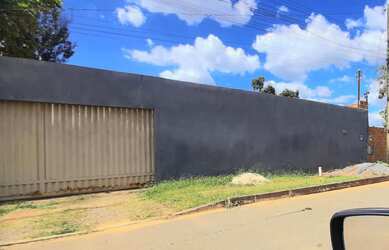 Imagem: A casa em condomínio possui 4 Dormitórios, 4 Banheiros, 4