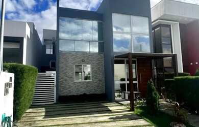 Imagem: A casa em condomínio possui 4 Dormitórios, 3 Banheiros, 2