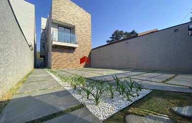 Imagem: A casa possui 3 Dormitórios, 3 Banheiros, 2 Vagas na garagem