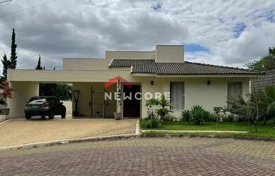 Imagem: A casa em condomínio possui 3 Dormitórios, 4 Banheiros, 3