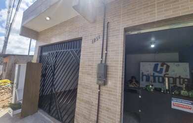 Imagem: A casa possui 2 Dormitórios, 2 Banheiros, 1 Vaga na garagem