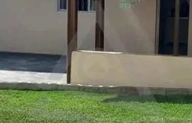 Imagem: A casa possui 2 Dormitórios, 1 Banheiro, 1 Vaga na garagem