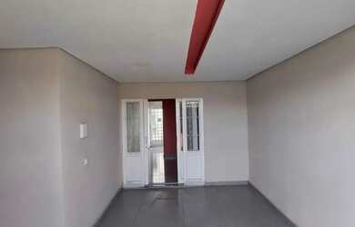 Imagem: A casa possui 2 Dormitórios, 1 Banheiro e está localizado