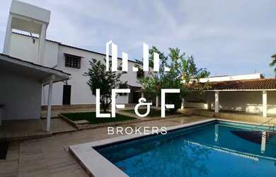 Imagem: A casa possui 5 Dormitórios, 5 Banheiros, 5 Vagas na garagem