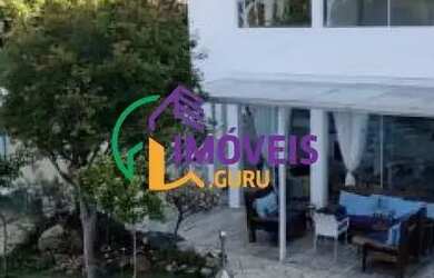 Imagem: A casa em condomínio possui 5 Dormitórios, 5 Banheiros, 3