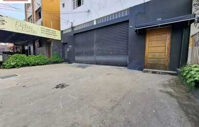 Imagem: O depósito possui 3 Vagas na garagem, 200m² de Área e está