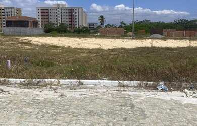 Imagem: O terreno possui 200m² de Área e está localizado em Grageru