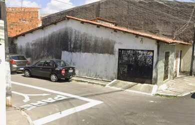 Imagem: A casa possui 2 Dormitórios, 1 Banheiro, 1 Vaga na garagem