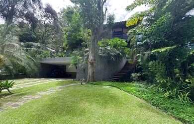 Imagem: A casa em condomínio possui 5 Dormitórios, 4 Banheiros, 4