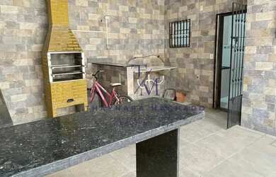 Imagem: A casa possui 3 Dormitórios, 2 Banheiros, 1 Vaga na garagem