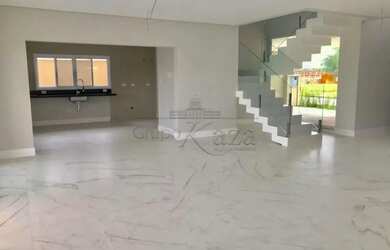 Imagem: A casa em condomínio possui 4 Dormitórios, 3 Banheiros, 4