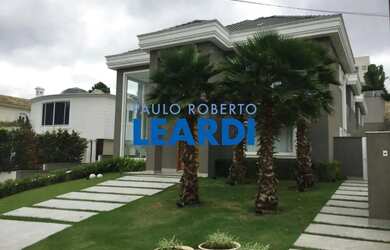 Imagem: A casa em condomínio possui 4 Dormitórios, 5 Banheiros, 5