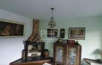 Imagem: A casa possui 4 Dormitórios, 5 Banheiros, 4 Vagas na garagem