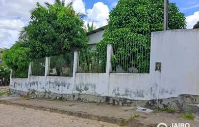 Imagem: A casa possui 3 Dormitórios, 3 Banheiros, 2 Vagas na garagem