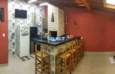 Imagem: A casa possui 3 Dormitórios, 3 Banheiros, 2 Vagas na garagem