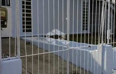 Imagem: A casa possui 2 Dormitórios, 1 Banheiro, 1 Vaga na garagem