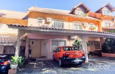 Imagem: A casa em condomínio possui 3 Dormitórios, 1 Banheiro, 2 Vagas