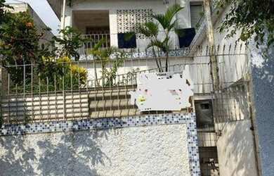 Imagem: A casa possui 2 Dormitórios, 2 Banheiros, 1 Vaga na garagem