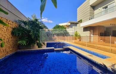 Imagem: A casa em condomínio possui 4 Dormitórios, 5 Banheiros, 5