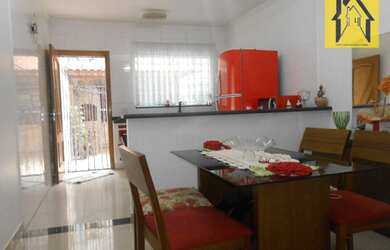 Imagem: A casa possui 3 Dormitórios, 3 Banheiros, 2 Vagas na garagem