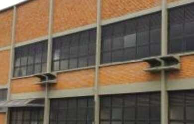 Imagem: O depósito possui 5 Vagas na garagem, 6100m² de Área e está