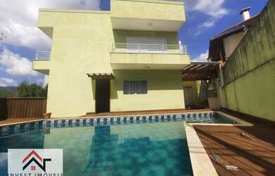 Imagem: A casa possui 3 Dormitórios, 1 Banheiro, 3 Vagas na garagem