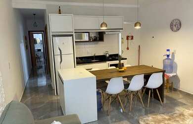 Imagem: A casa possui 3 Dormitórios, 2 Banheiros, 3 Vagas na garagem