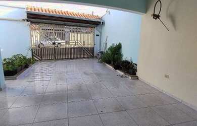 Imagem: A casa possui 4 Dormitórios, 4 Banheiros, 2 Vagas na garagem