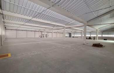 Imagem: O depósito possui 5 Vagas na garagem, 3.429m² de Área e