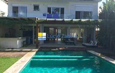 Imagem: A casa em condomínio possui 4 Dormitórios, 5 Banheiros, 280m²