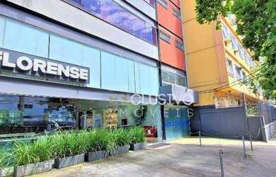 Imagem: O depósito possui 5 Vagas na garagem, 925m² de Área e está