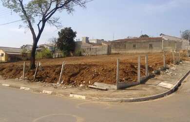 Imagem: O terreno possui 1.100m² de Área e está localizado em Jardim