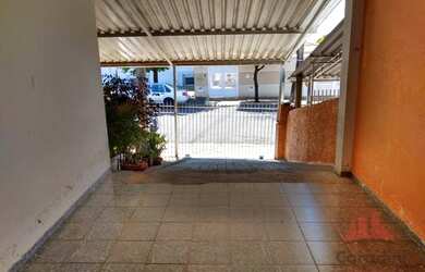 Imagem: A casa possui 3 Dormitórios, 2 Banheiros, 2 Vagas na garagem