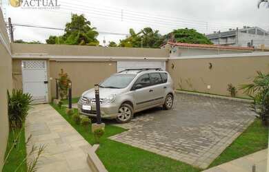 Imagem: A casa possui 5 Dormitórios, 5 Banheiros, 5 Vagas na garagem