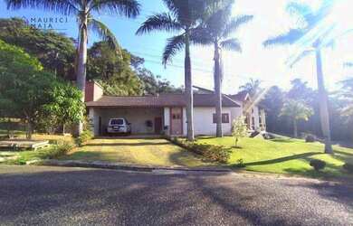 Imagem: A casa possui 4 Dormitórios, 5 Banheiros, 5 Vagas na garagem