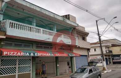 Imagem: A casa possui 3 Dormitórios, 1 Banheiro, 2 Vagas na garagem
