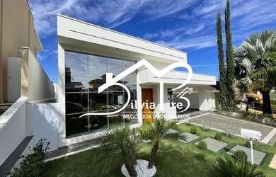 Imagem: A casa em condomínio possui 4 Dormitórios, 4 Banheiros, 4