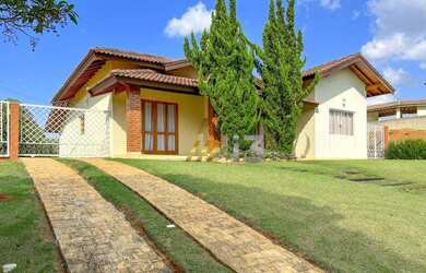 Imagem: A casa em condomínio possui 3 Dormitórios, 2 Banheiros, 5